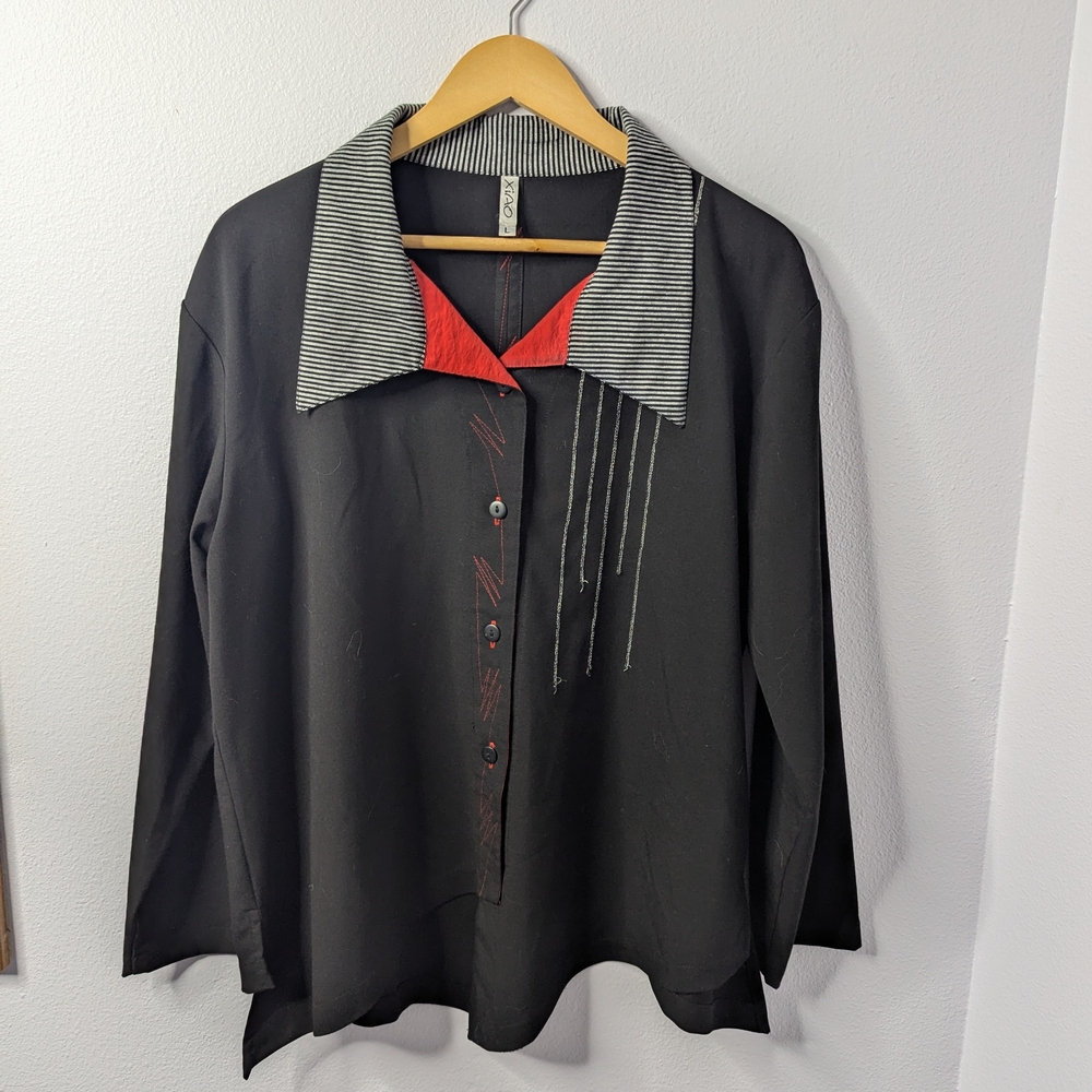 Xiao Artsy Button Front Blouse L, Asymmetrical Hem, Contrast Collar, Red‎ Stitch